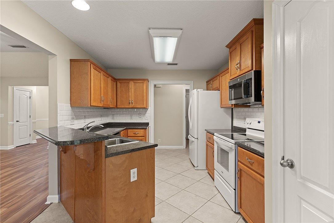 172 Autumn Ridge Ct Brunswick, GA 31525  | Single Family