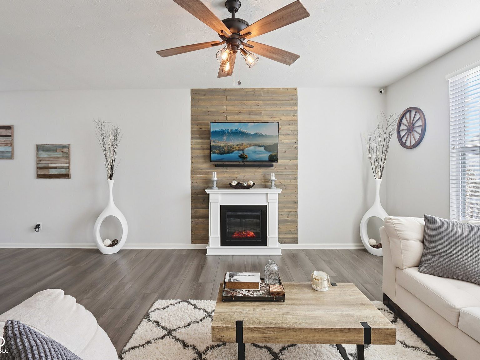 15437 Eastpark Cir W Fishers, IN 46037 | Single Family