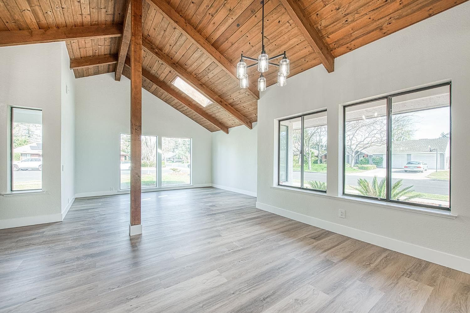 8453 N 1st St Fresno, CA 93720 | Single Family