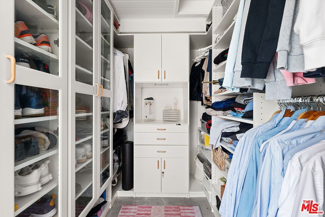 2767 La Cuesta Dr Los Angeles, CA 90046  | Single Family