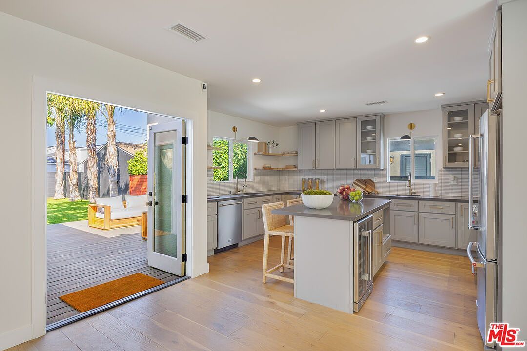 3953 S Victoria Ave Los Angeles, CA 90008  | Single Family