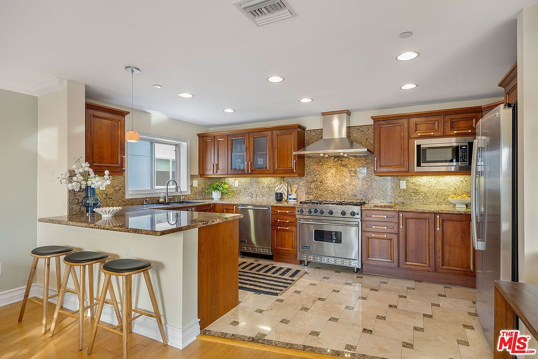 10417 Louisiana Ave #Penthouse 4 Los Angeles, CA 90025  | New build