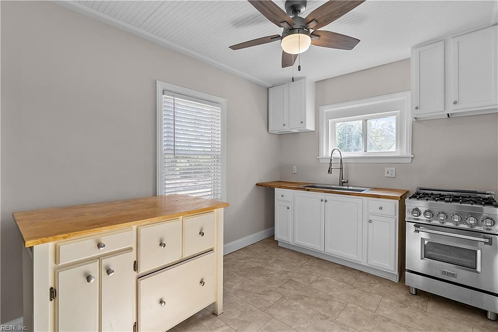 18 Beverly St Hampton, VA 23669  | Single Family