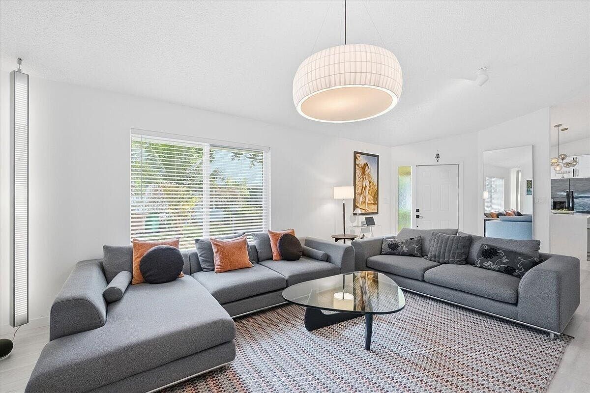 901 SW 111th Way Davie, FL 33324  | Single Family