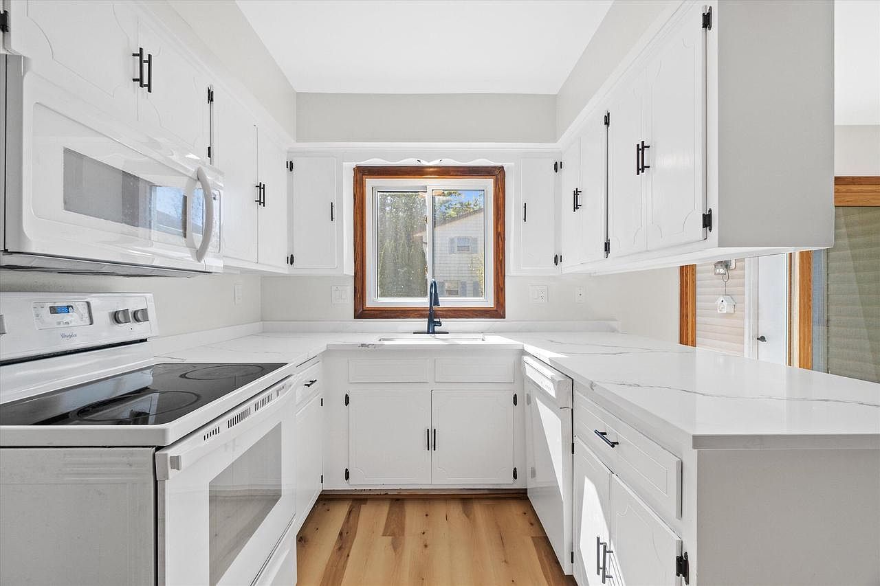 8150 S 88th St Franklin, WI 53132 | Single Family