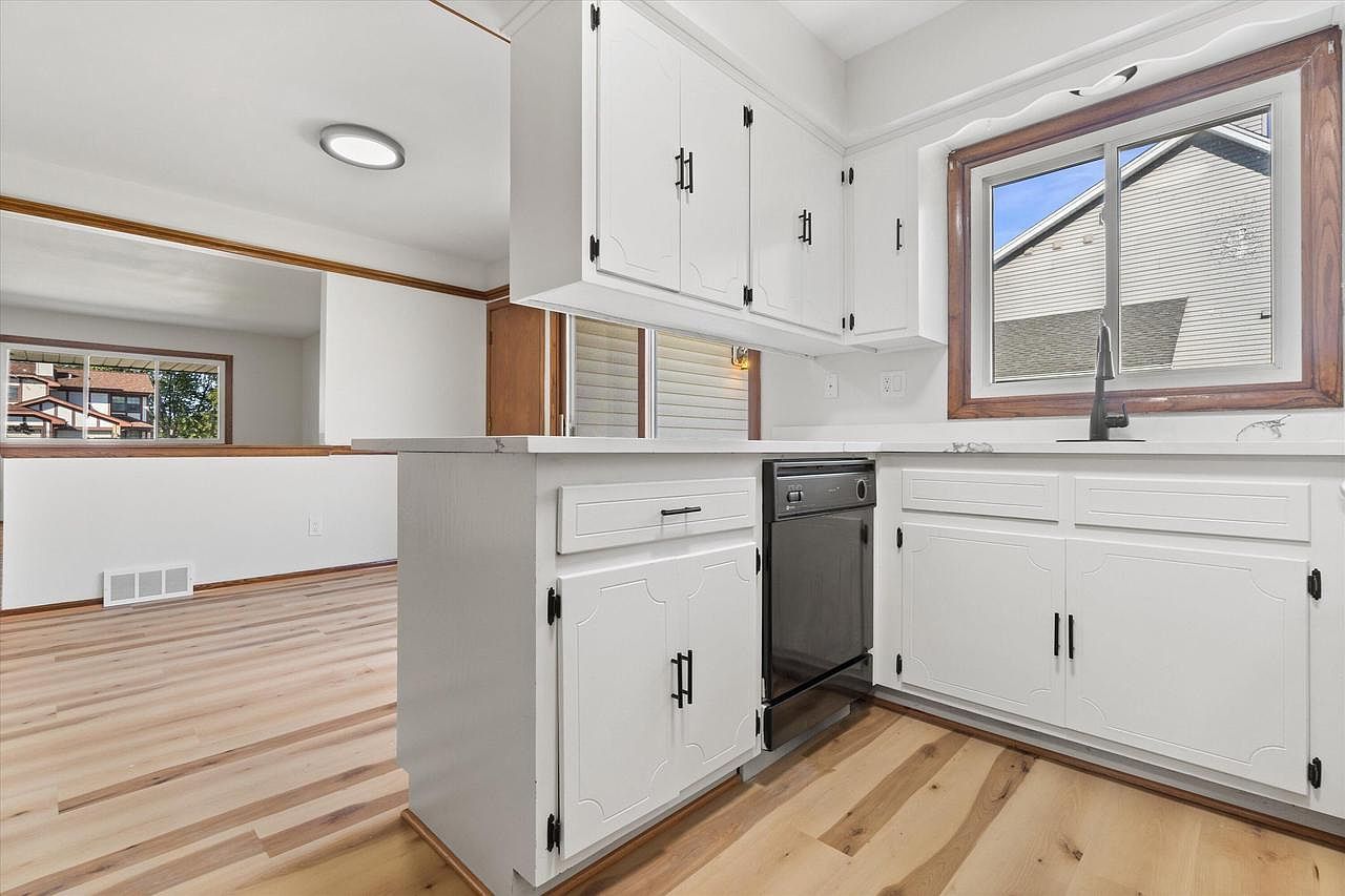 8148 S 88th St Franklin, WI 53132 | Condominium