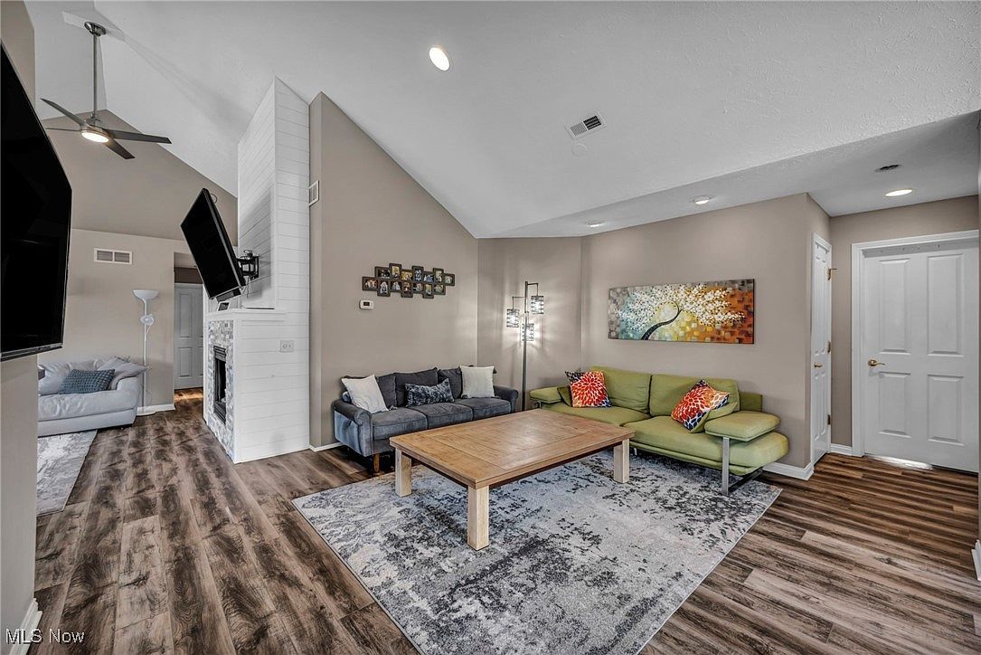 345 E Legend Ct Cleveland, OH 44143  | Condominium