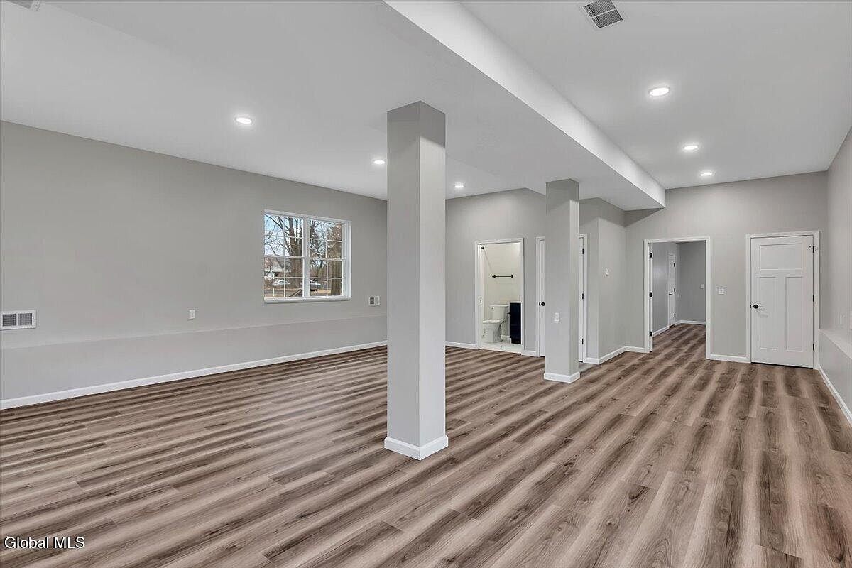 12 Livingston Ave Schenectady, NY 12302  | Single Family