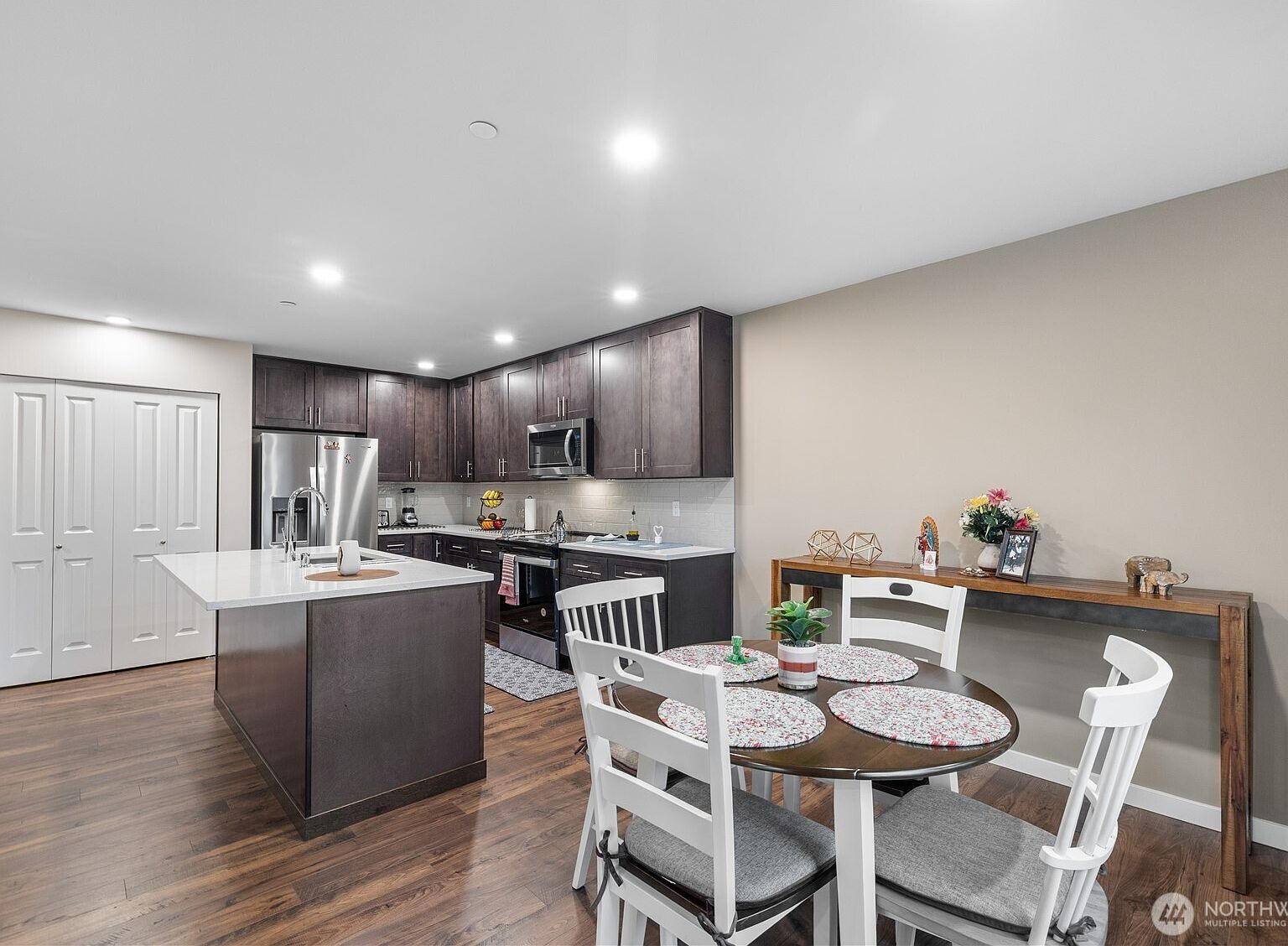 9592 7th Ave SE Everett, WA 98208  | Condominium