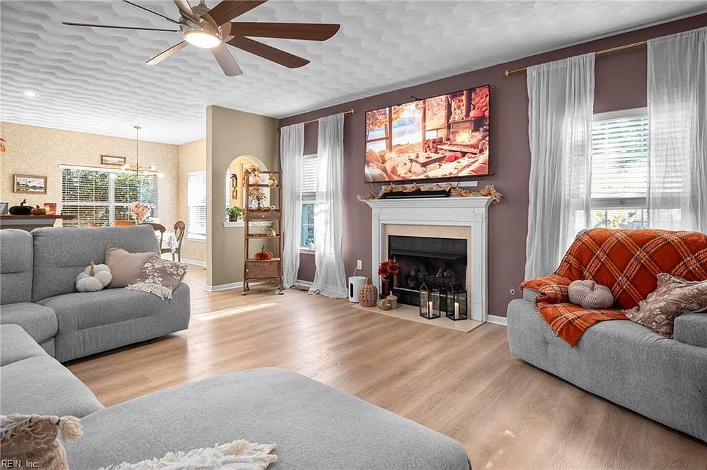 422 Berndale Dr Chesapeake, VA 23322  | Single Family