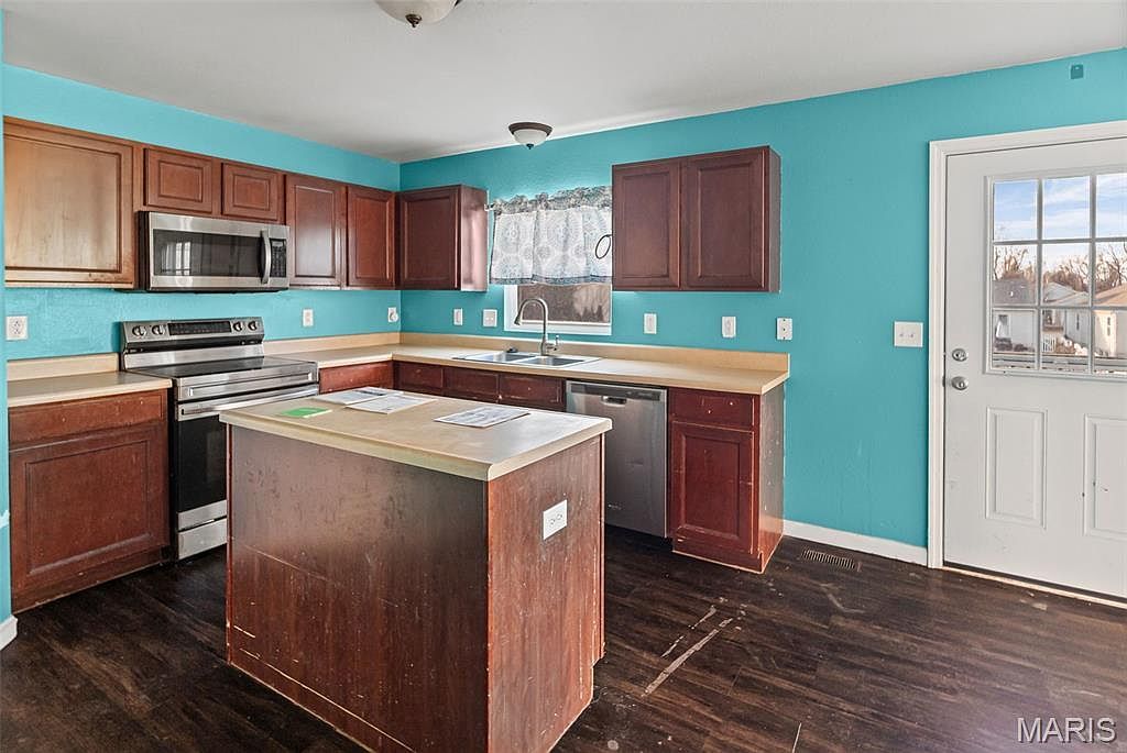 2528 Commons Pkwy Belleville, IL 62221  | Single Family