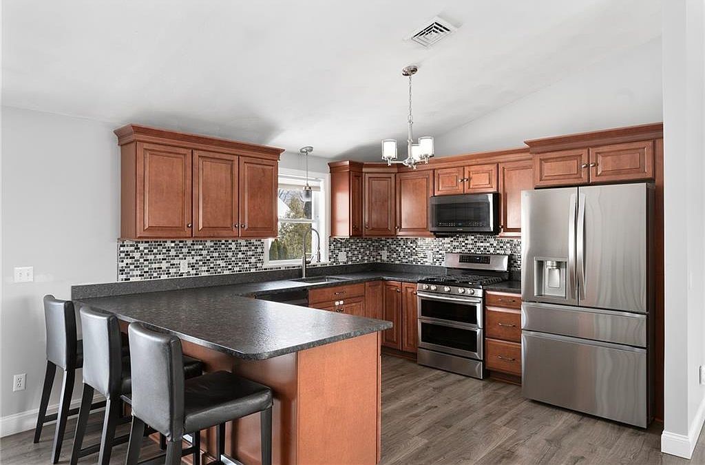 789 High St Cumberland, RI 02864  | Single Family