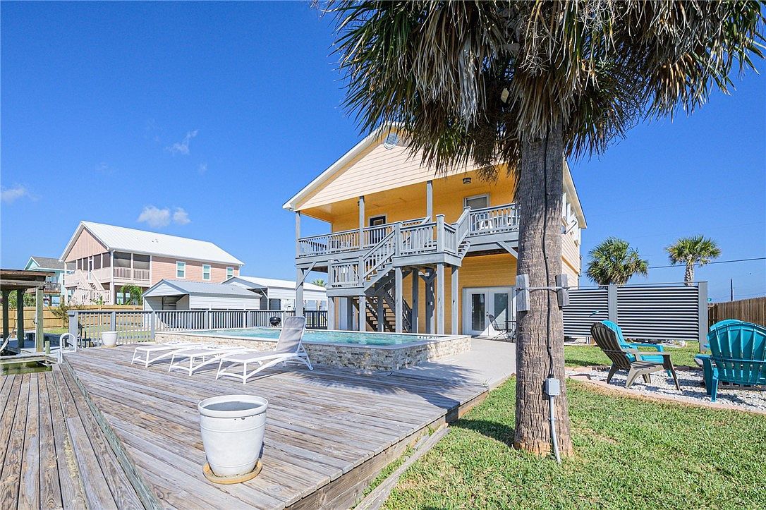 102 Ball St Rockport, TX 78382 | Single Family