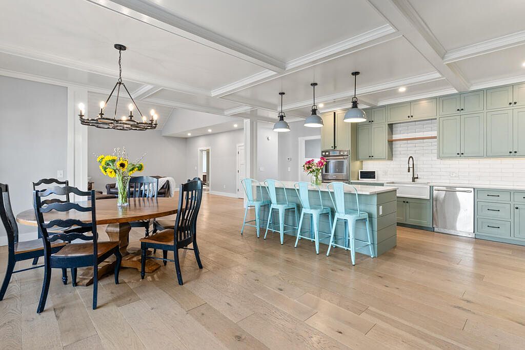 7 Freedom Dr Falmouth, ME 04105  | Single Family