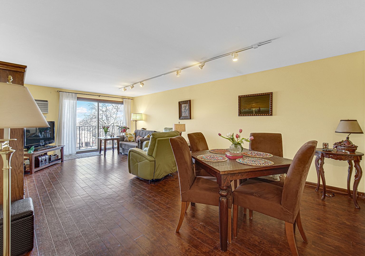 4572 N Milwaukee Ave APT 5H Chicago, IL 60630  | Condominium