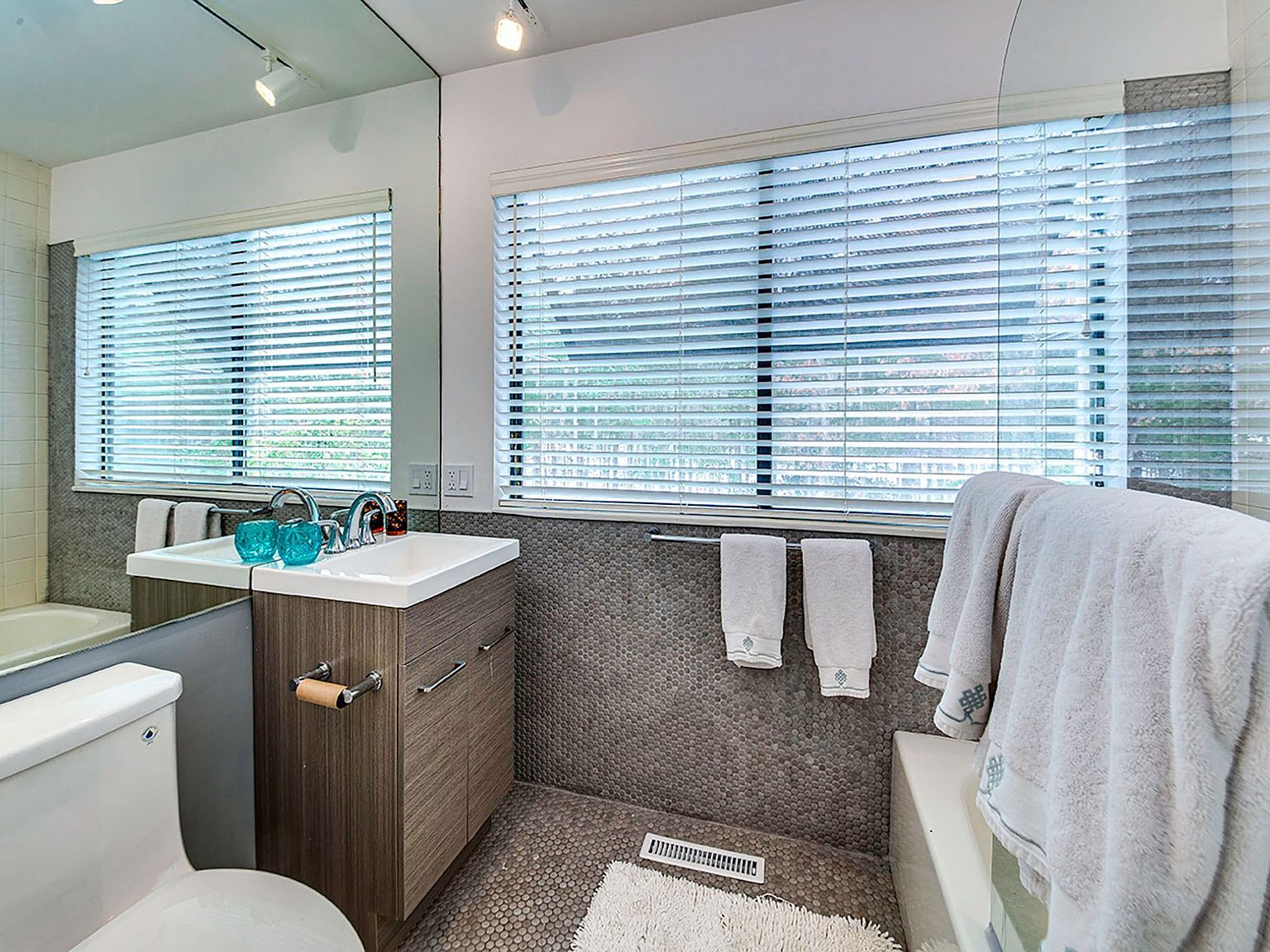 669 Hands Creek Rd East Hampton, NY 11937  | Single Family