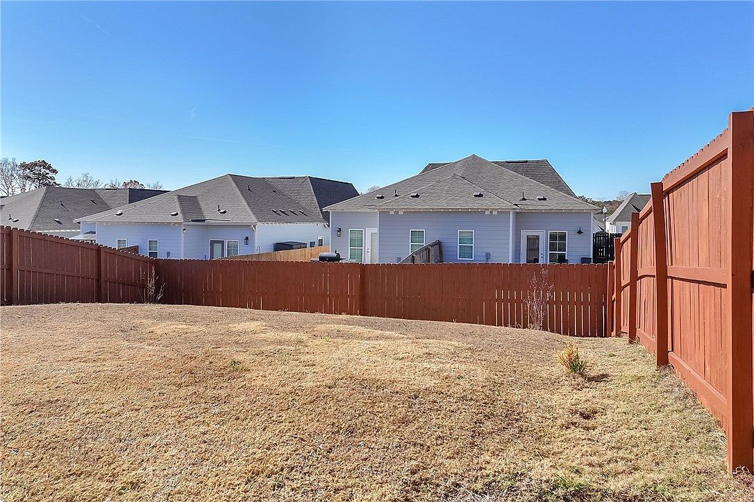 1061 Woodland Cir Opelika, AL 36801  | Single Family