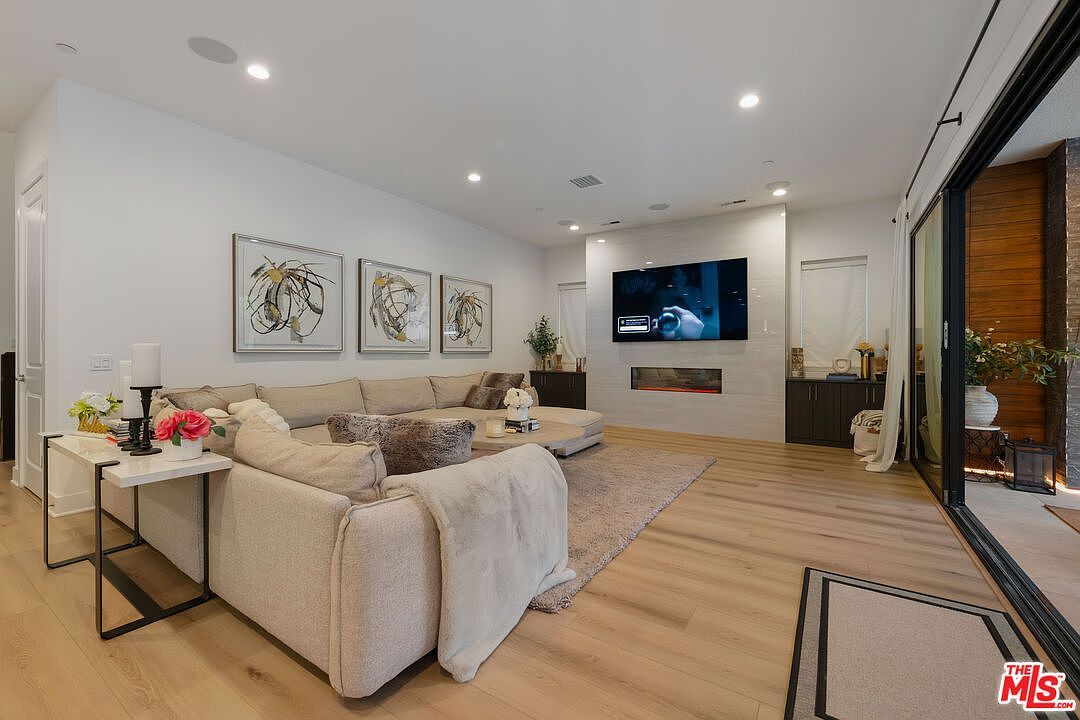 20741 W Deer Grass Ct Porter Ranch, CA 91326  | Single Family