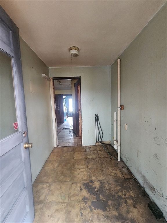 19 Kittredge St Leominster, MA 01453  | Single Family