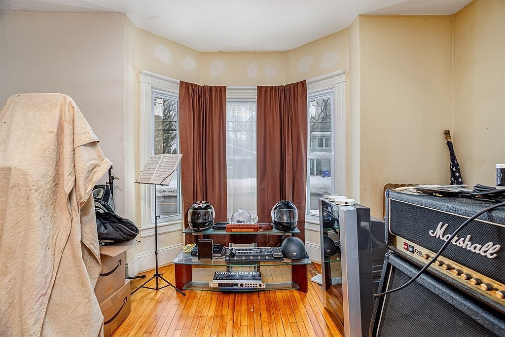 36 Brown St Maynard, MA 01754  | Single Family