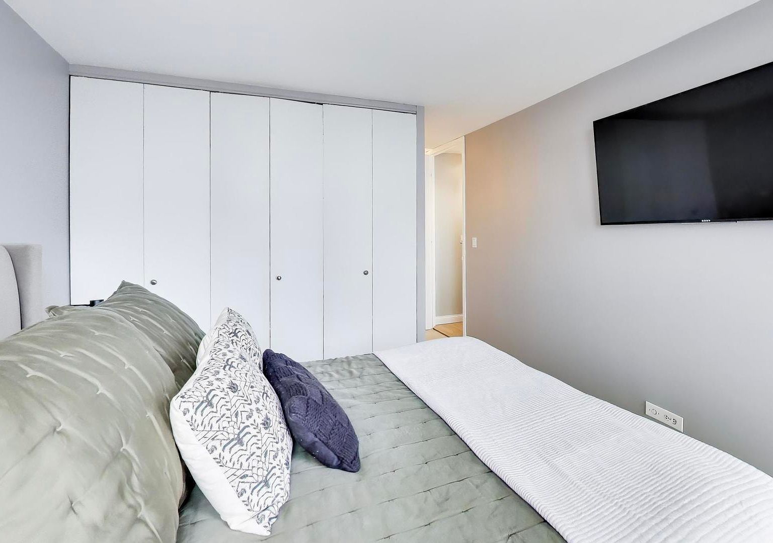 1660 N La Salle Dr APT 2502 Chicago, IL 60614  | Condominium