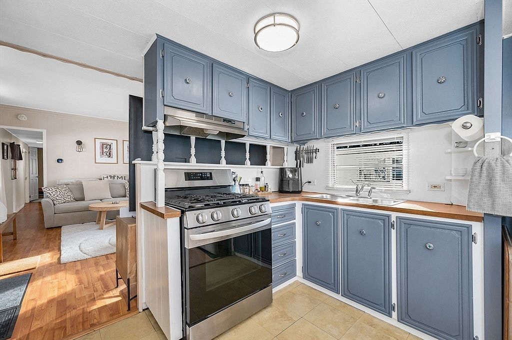 8 F St Merrimac, MA 01860  | New build