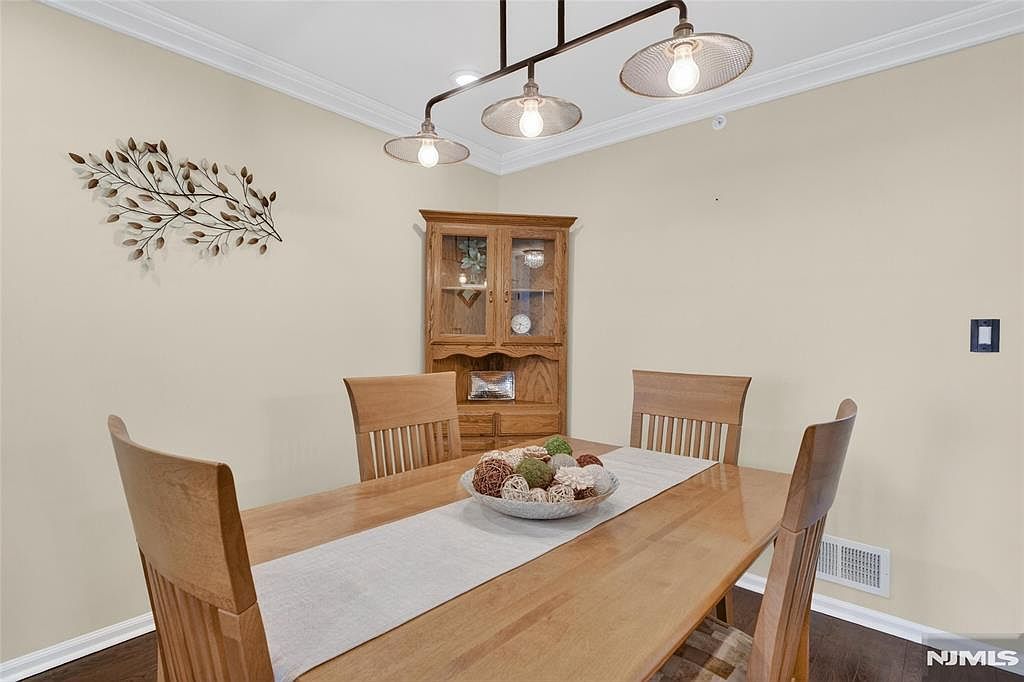 3807 Melville Ct Mahwah, NJ 07430  | Condominium