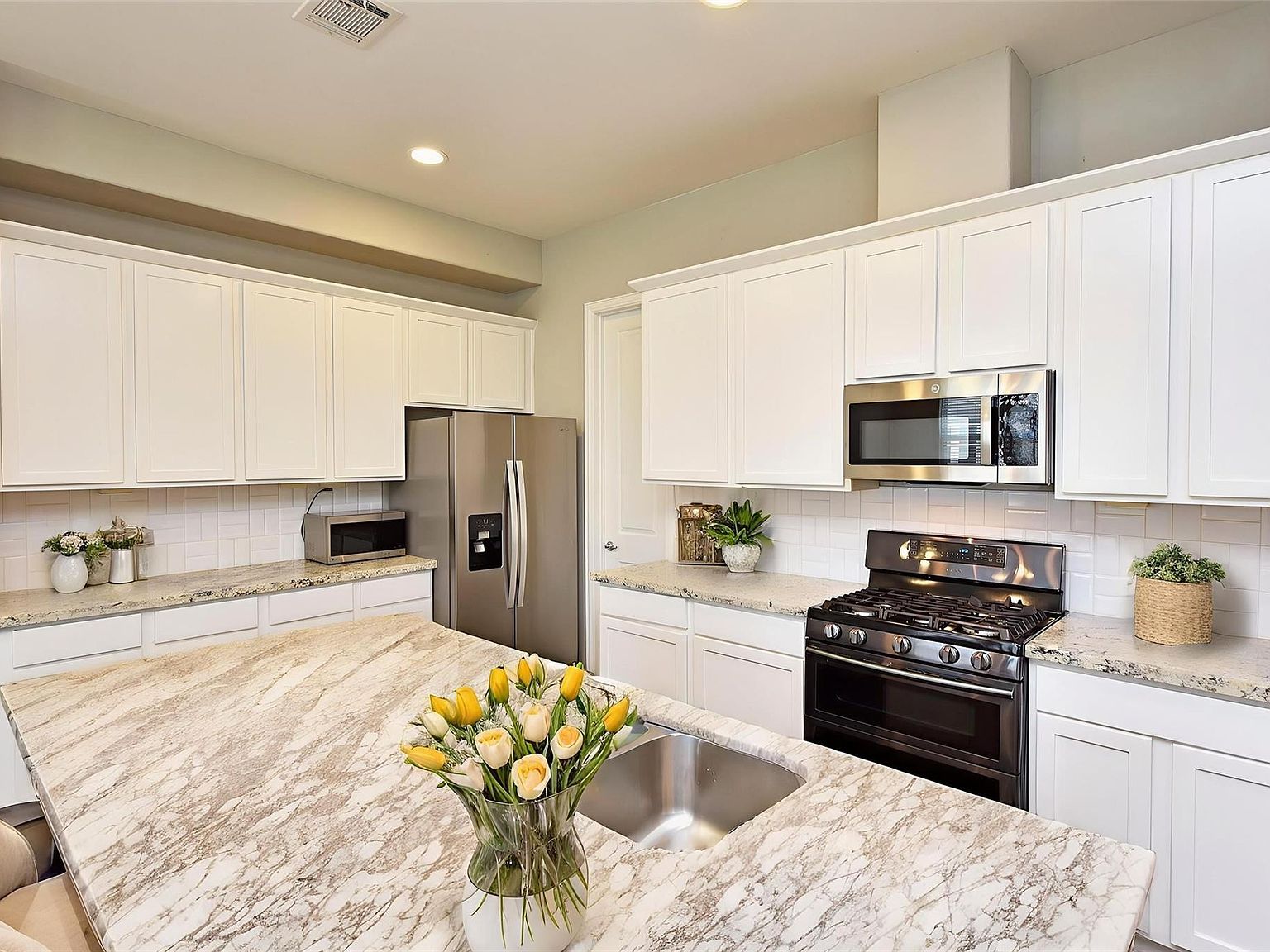 5502 Camaguey St Houston, TX 77023  | Single Family