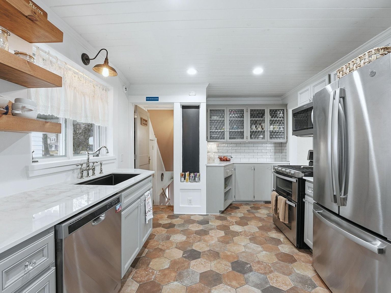 815 Pasadena Dr Fort Wayne, IN 46807  | Single Family