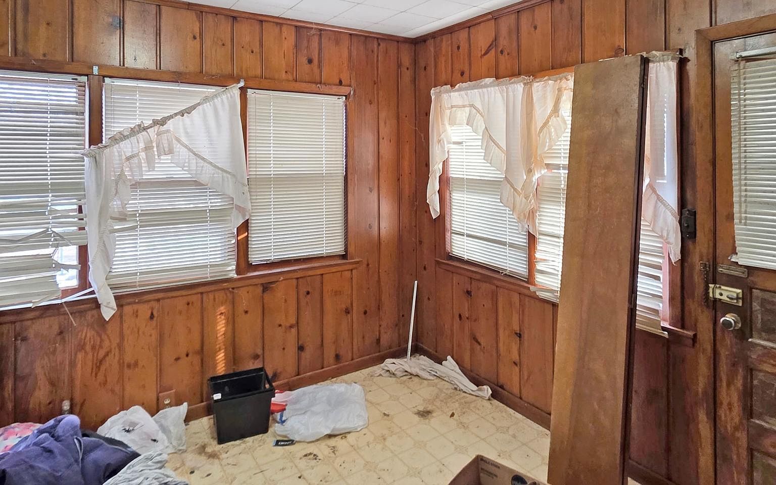 210 Delaware Ave Adrian, MN 56110  | Single Family