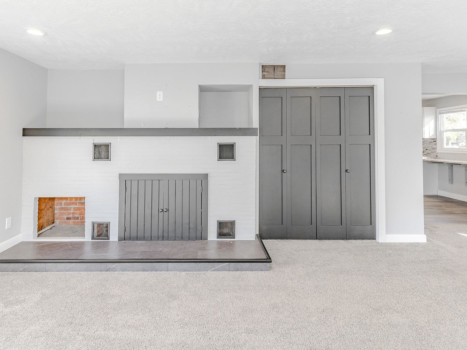 313 E 3rd St Lake Park, IA 51347  | Single Family