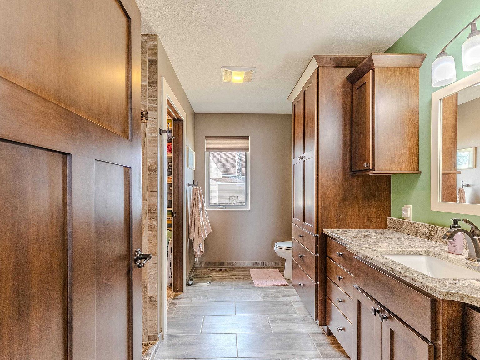 194 Country Club Dr Lake Park, IA 51347 | Single Family