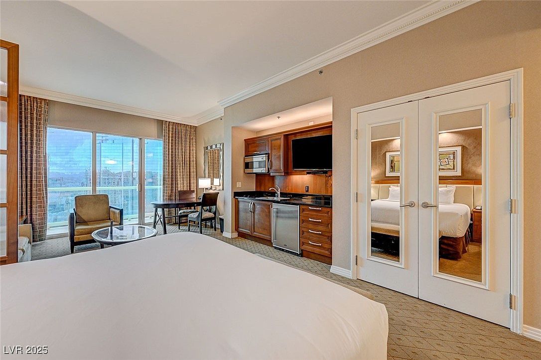135 Harmon Ave #3215 Las Vegas, NV 89109  | Condominium