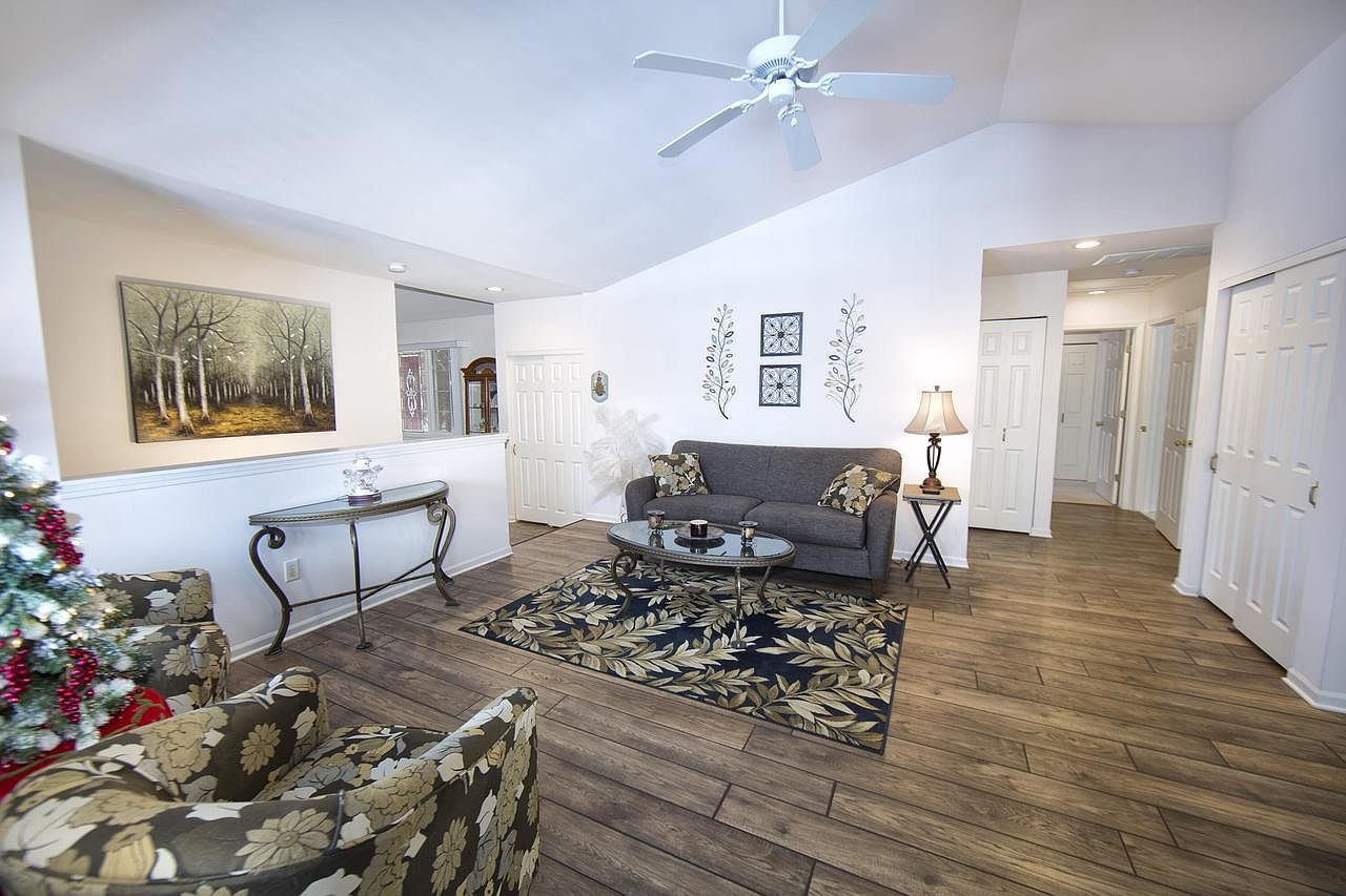 8991 Woodbridge Dr Greendale, WI 53129 | Condominium