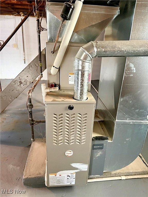 34 W Lewis St Struthers, OH 44471  | Single Family