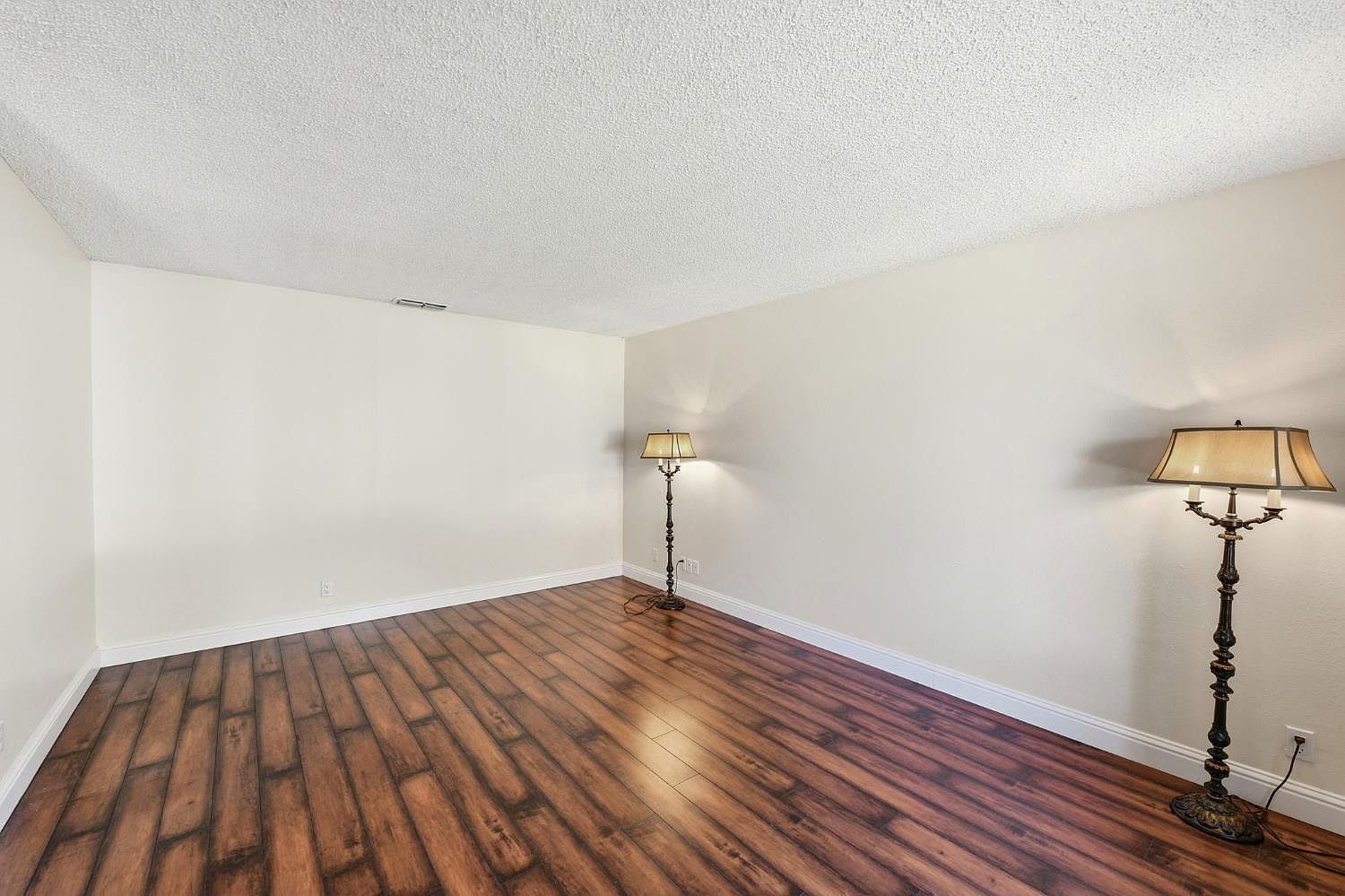 760 Los Lunas Way Sacramento, CA 95833  | Single Family