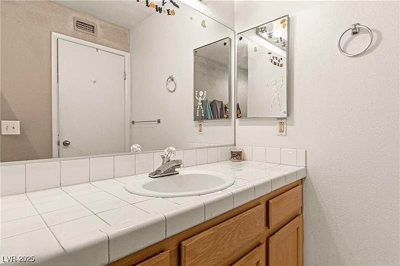 7100 Pirates Cove Rd APT 2018 Las Vegas, NV 89145 | Condominium