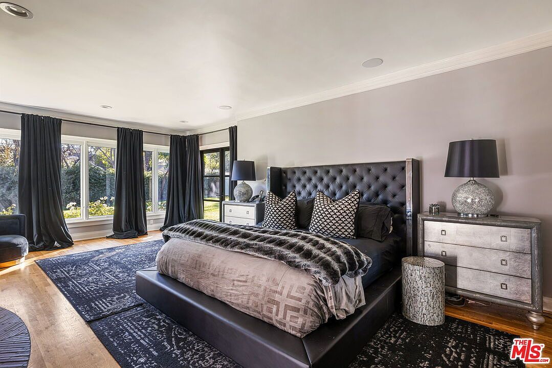 18625 Wells Dr Tarzana, CA 91356  | Single Family