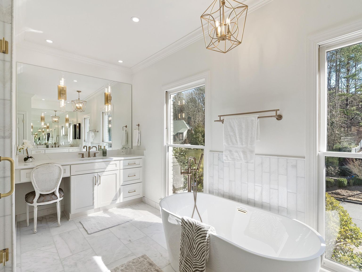 912 Cove Cir Birmingham, AL 35244  | Single Family