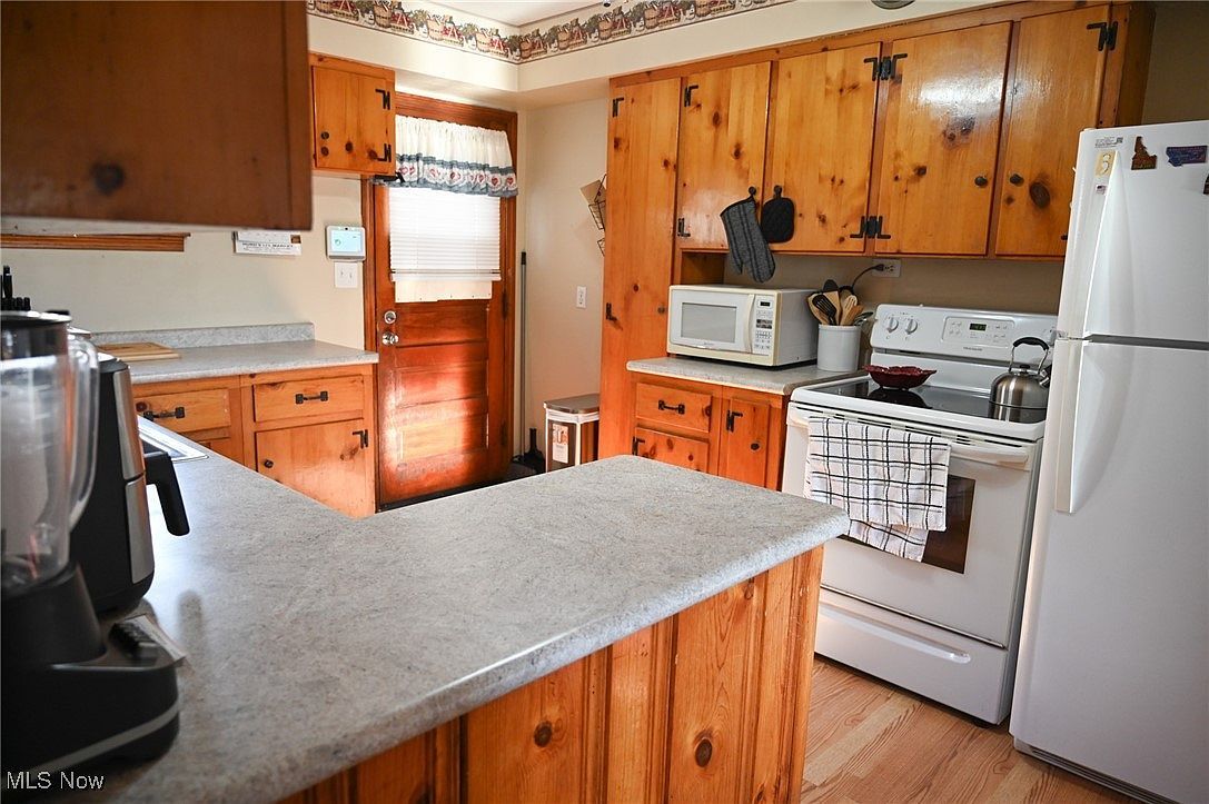 1728 Parkman Rd NW Warren, OH 44485  | Single Family