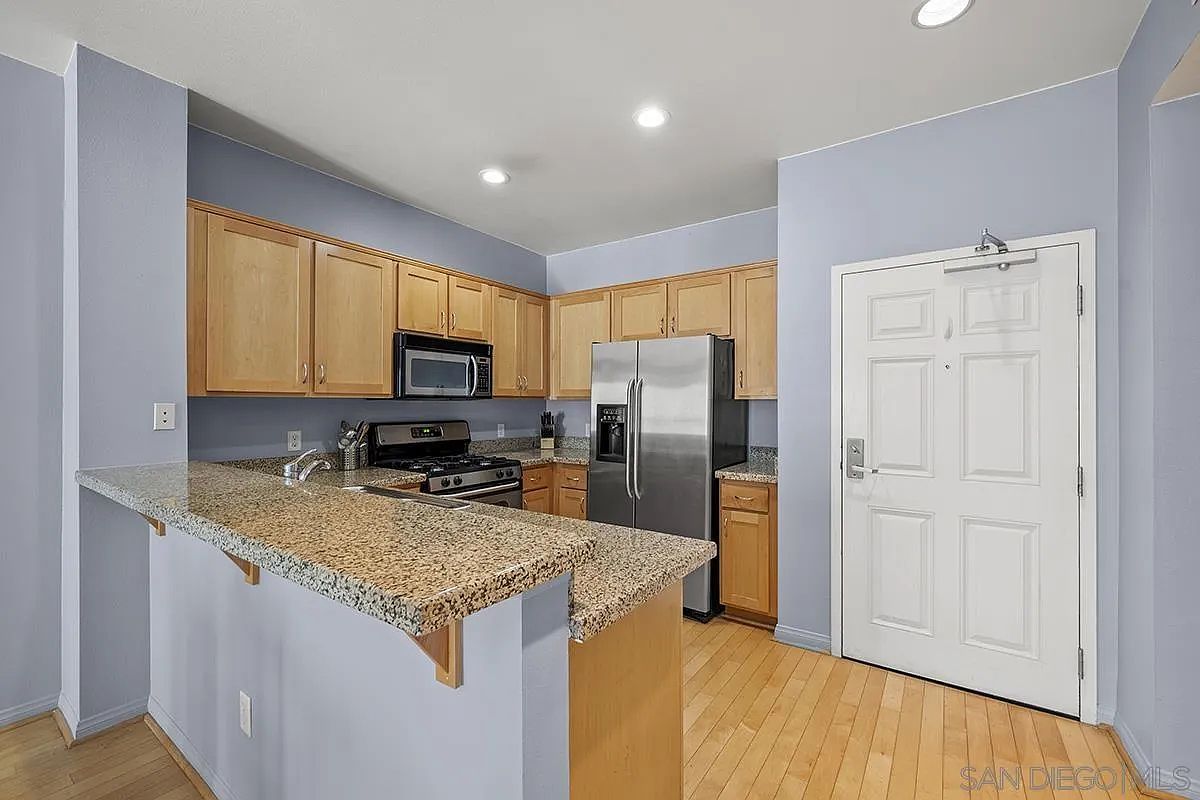 450 J St UNIT 7071 San Diego, CA 92101 | Condominium