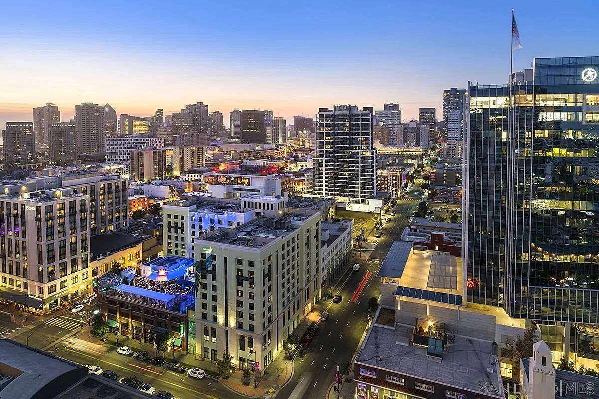 325 7th Ave Unit 2104 San Diego, CA 92101 | Condominium