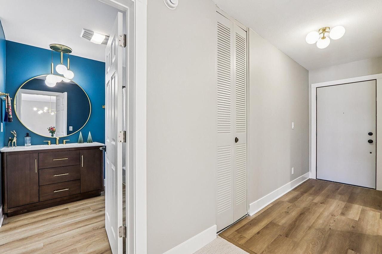 303 E Henry Clay St UNIT 306 Milwaukee, WI 53217  | Condominium