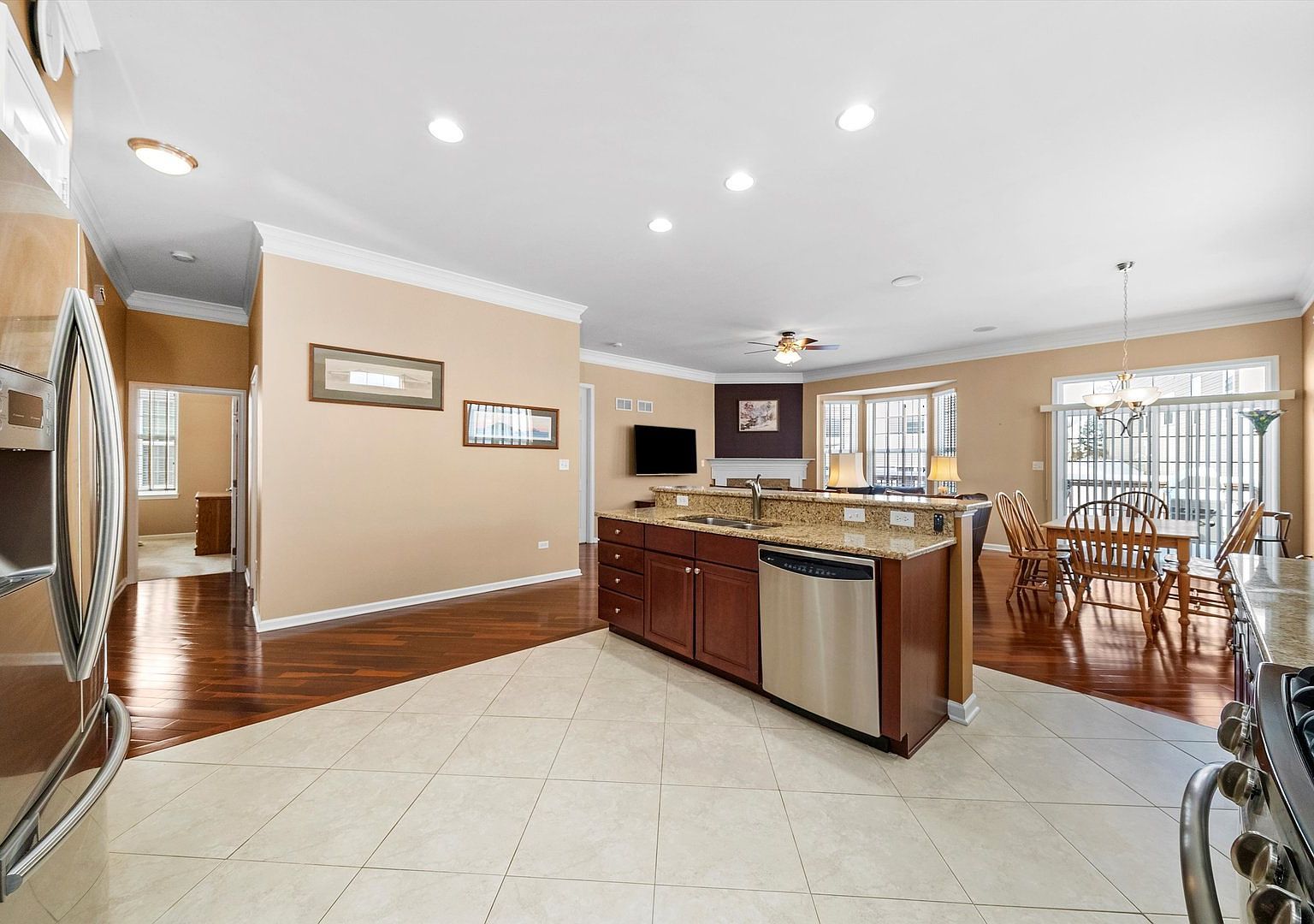 3858 Kingsmill Dr Elgin, IL 60124 | Single Family