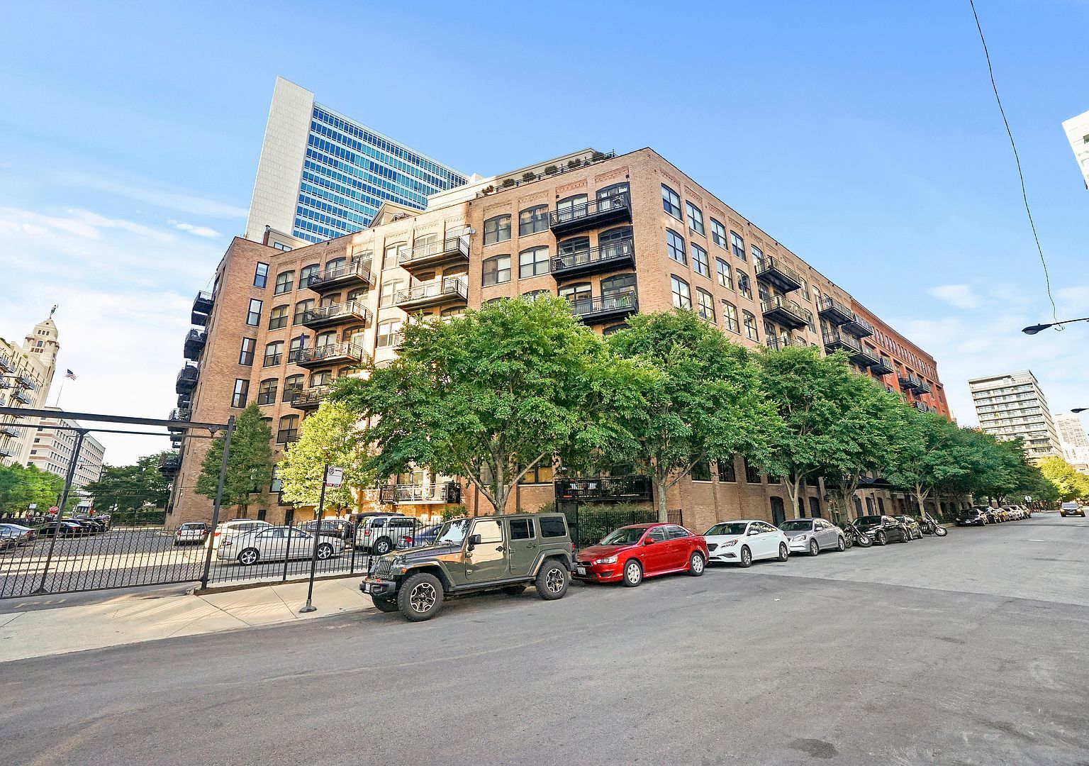 (undisclosed Address) Chicago, IL 60654  | Condominium