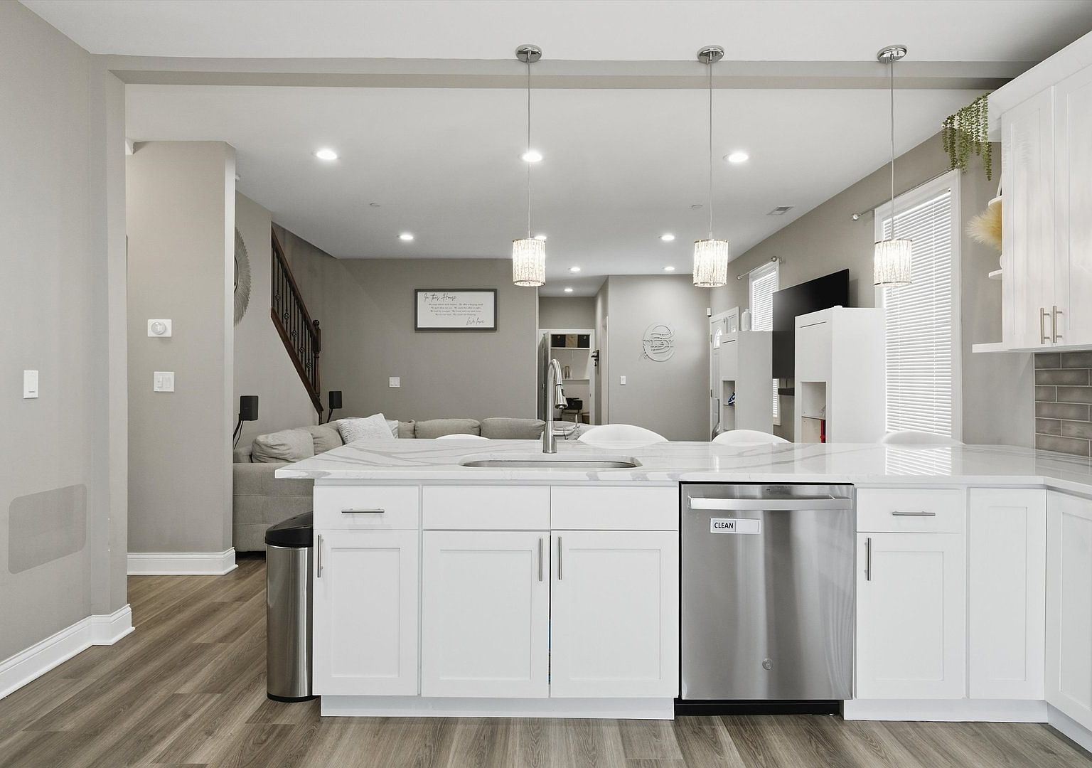 (undisclosed Address) Justice, IL 60458  | New build