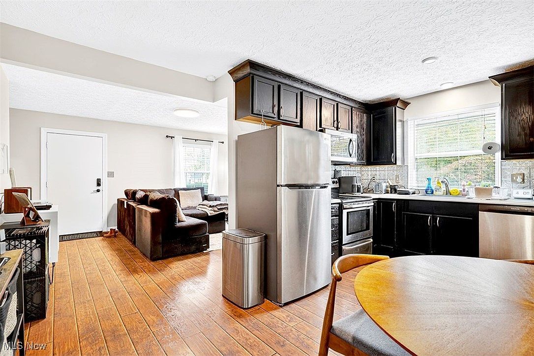 1473 Munroe Falls Ave Cuyahoga Falls, OH 44221  | Condominium