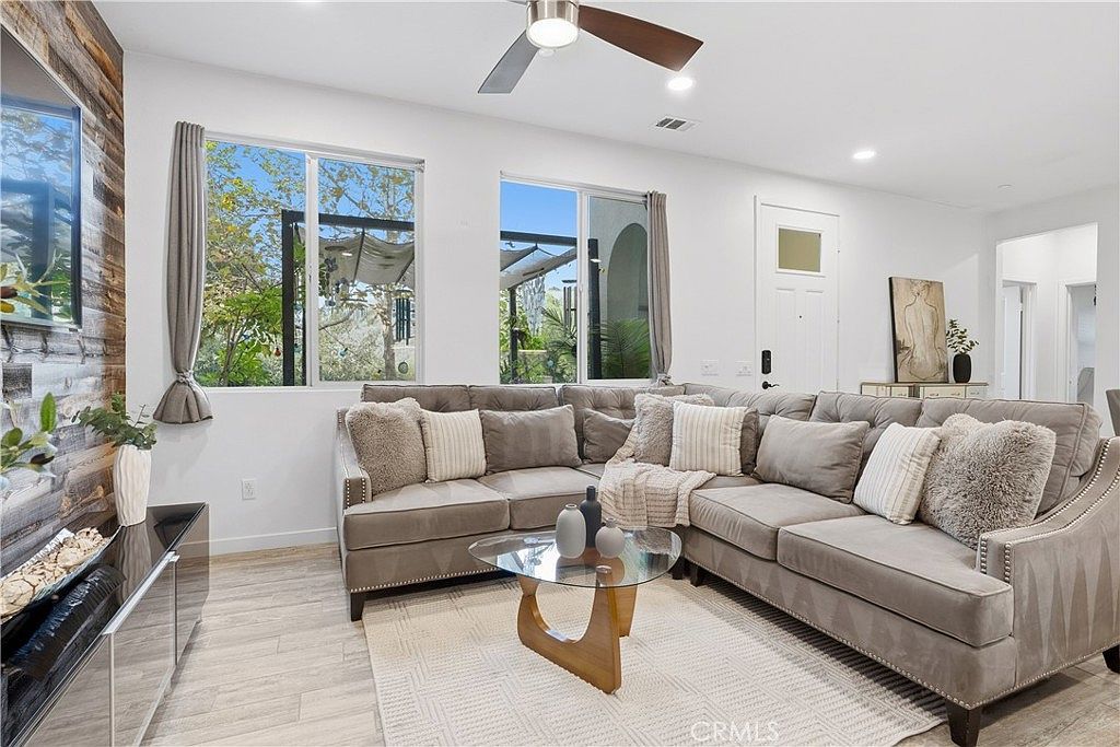 3 Hoya St Mission Viejo, CA 92694  | Condominium