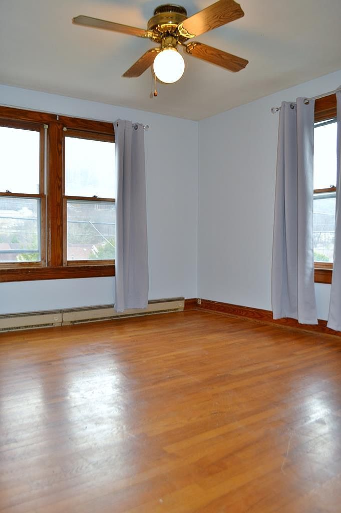 1022 W Cumberland Rd Bluefield, WV 24701  | Single Family