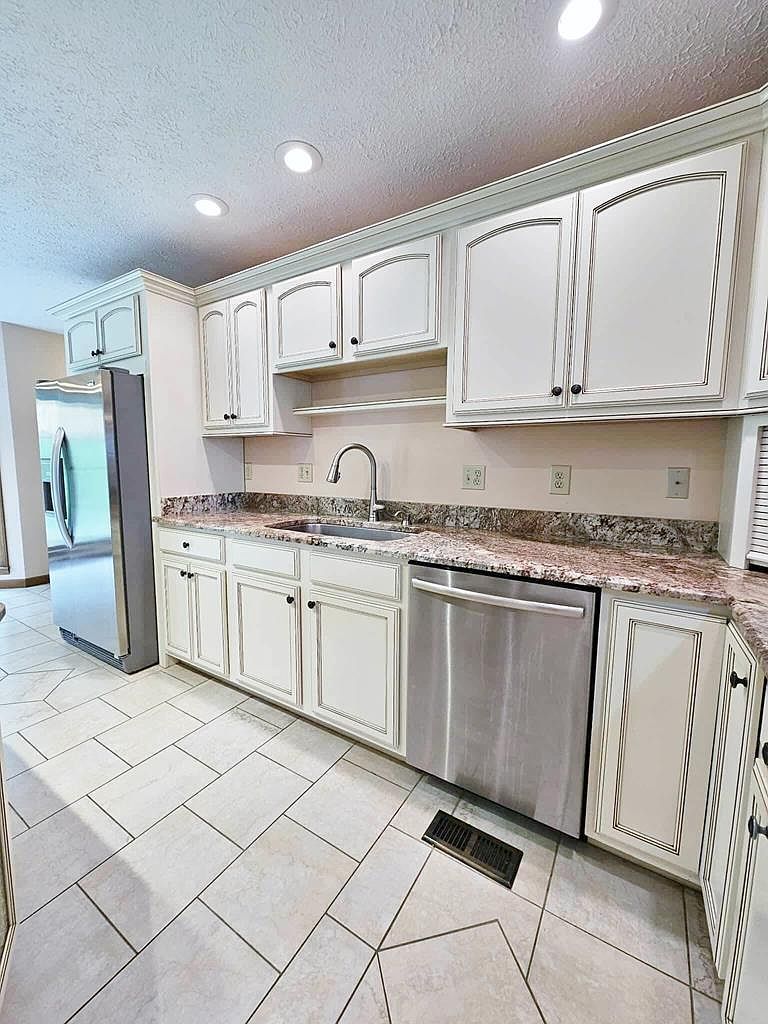 6 Fairlane Dr Bluefield, VA 24605  | Single Family